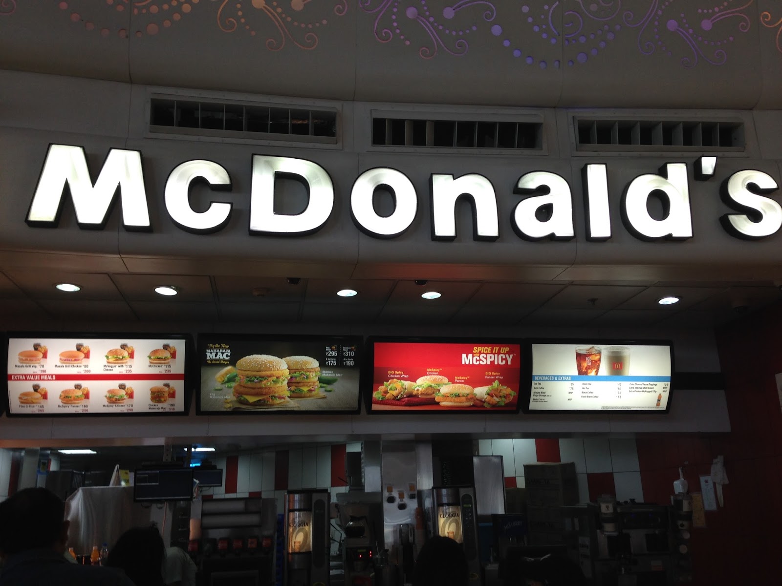 Els Criticats McDonald's Delhi