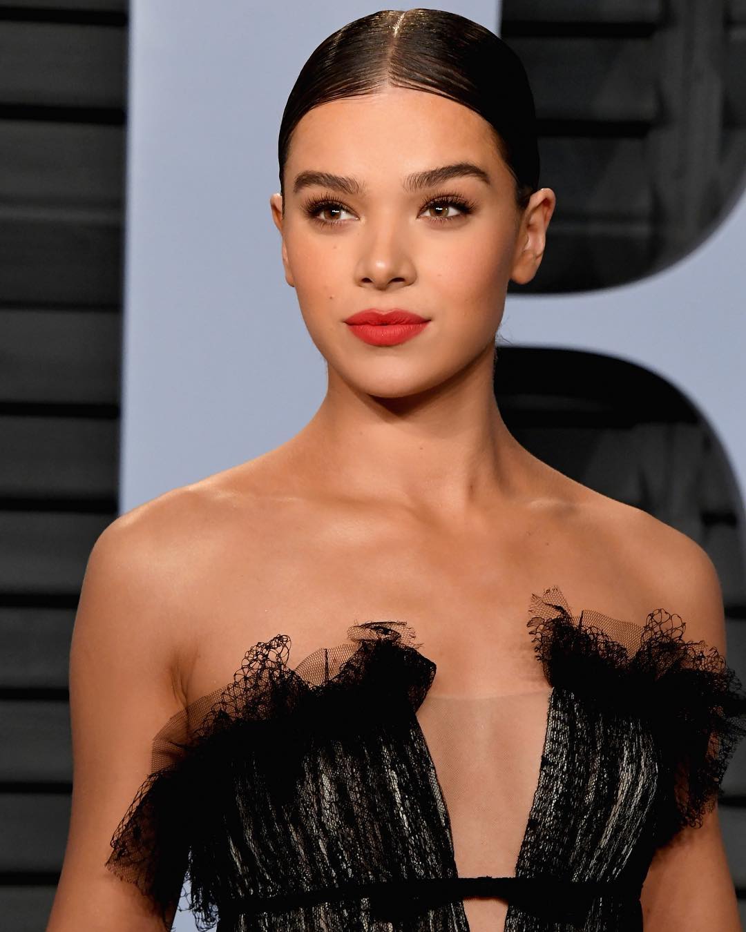 Hailee Steinfeld Looks Hot in Black Outfit