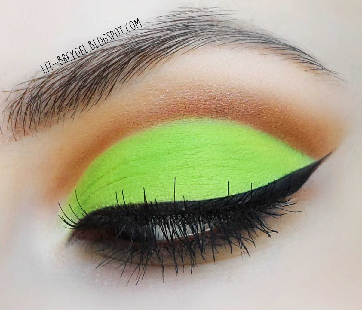 a bright matte green makeup look with a step-by-step tutorial featuring cat eyeliner and pictorial