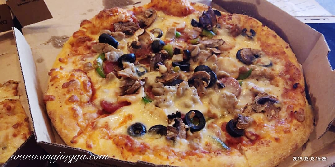 Eh !! Sedap lah Dominos Pizza EggStraShiok ni