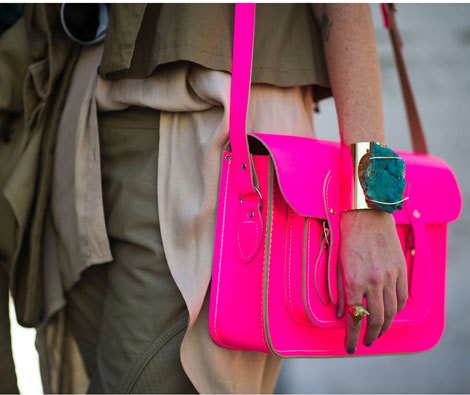 Lo que nunca podrás comprarte: así es el bolso de zafiros rosados