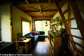 05-Internal-View-Jacob-Witzling-Recycled-Architecture-with-the-1-Bedroom-USD7500-Micro-House-www-designstack-co