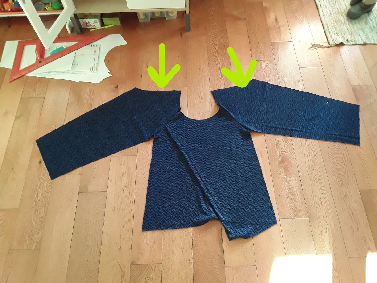 manos revoltosas CC SUDADERA HAKU. DIA 3 CUERPO DE LA SUDADERA. manos revoltosas CC SUDADERA HAKU. DIA 3 CUERPO DE LA SUDADERA.