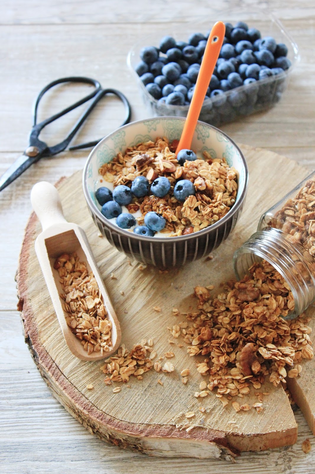 Granola z jogurtem i owocami Tysia Gotuje blog kulinarny