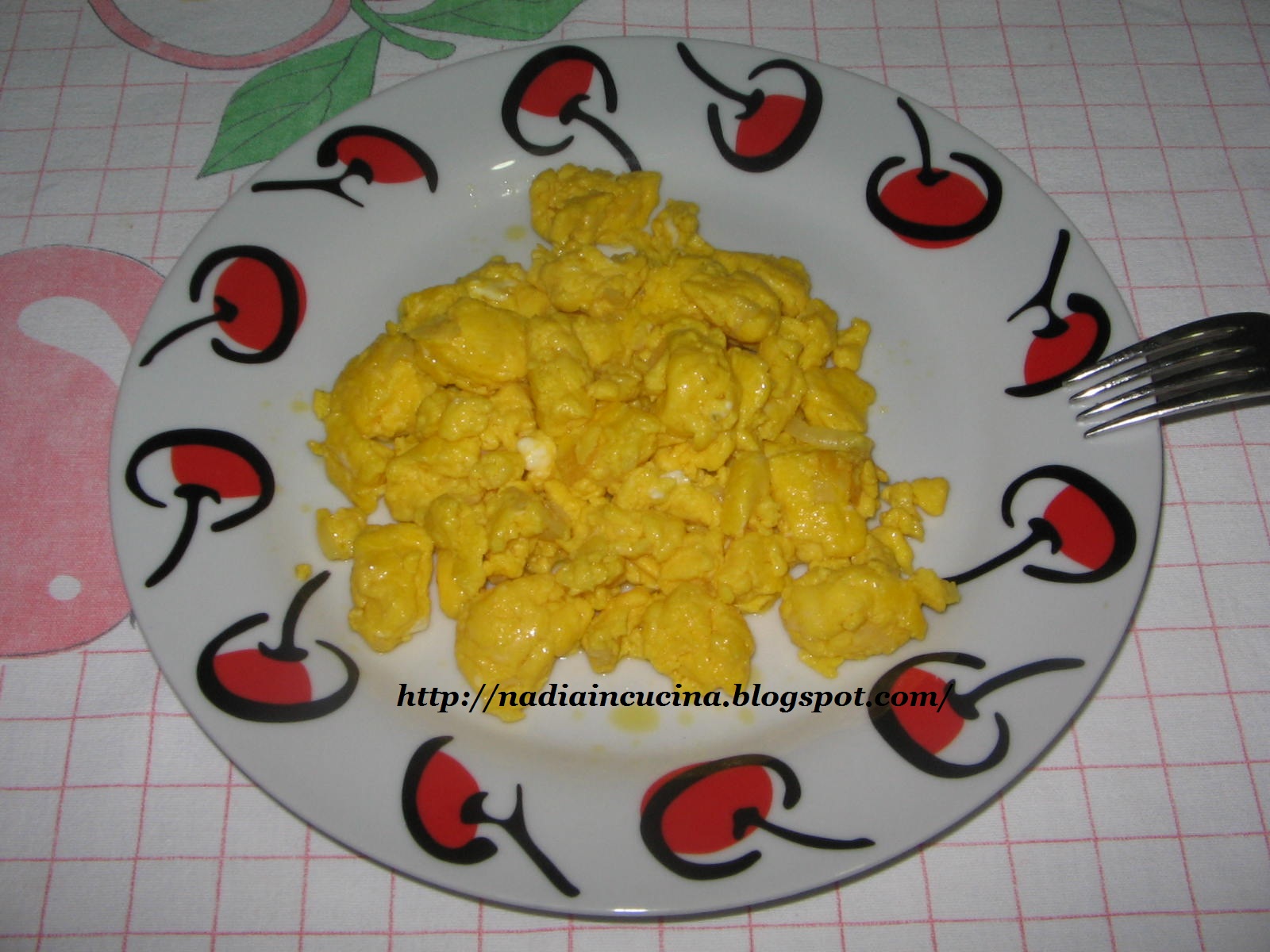 uova strapazzate con mozzarella