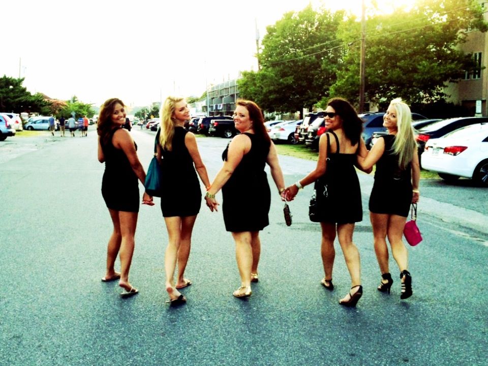 Tan Lines & Wine: How to throw a Fabulous Bachelorette Party!