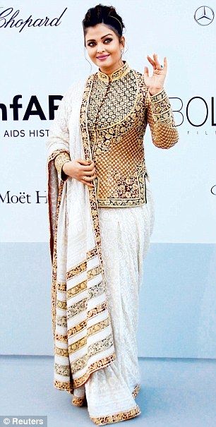 32 Modern Saree Draping Styles To Rock Your Fashion Statement In