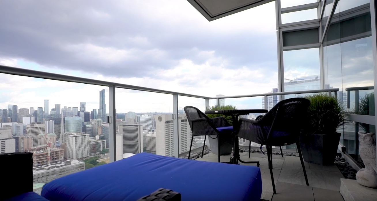 11 Photos vs. Shangri-La Toronto, Suite 4706, 180 University Ave vs. Condo Interior Design Tour