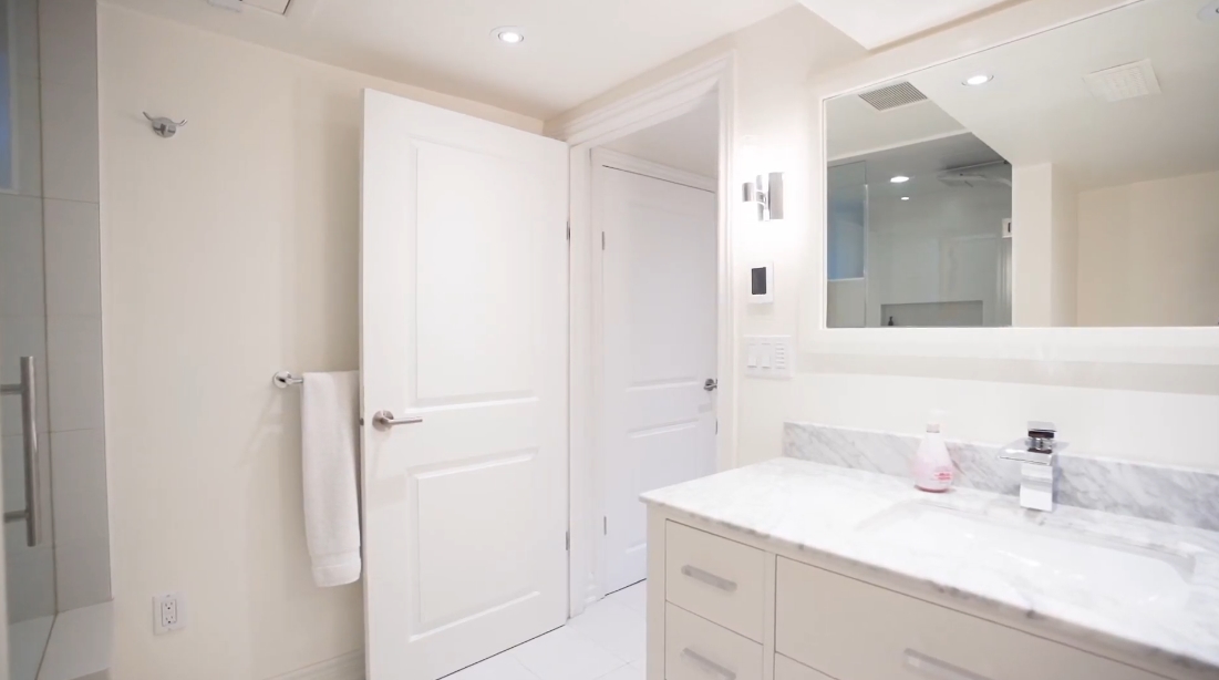 Tour 92 Orchard Park Blvd, Toronto vs. 13 Interior Design Photos