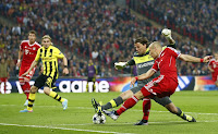 Bayern vence Liga dos Campeões; Robben em cima do minuto 90 acabou com o sonho do Dortmund; Bávaros quebraram o enguiço e coroaram uma época de sonho; Weidenfeller e Neuer brilharam na final germânica Bayern vence Liga dos Campeões; Robben em cima do minuto 90 acabou com o sonho do Dortmund; Bávaros quebraram o enguiço e coroaram uma época de sonho; Weidenfeller e Neuer brilharam na final germânica
