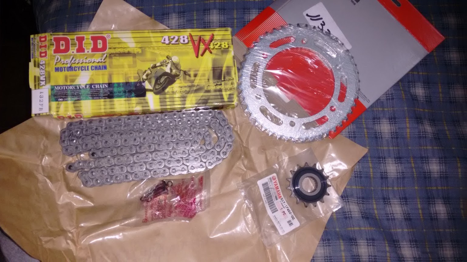 Todo sobre motos Mantenimiento Cambio de transmisión completa, pñón, cadena y corona Todo sobre motos Mantenimiento Cambio de transmisión completa, pñón, cadena y corona