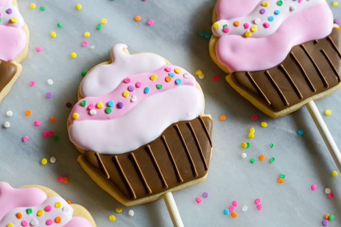 The Pioneer Woman Food & Friends Latest Post : How to make Cookies on a Stick 