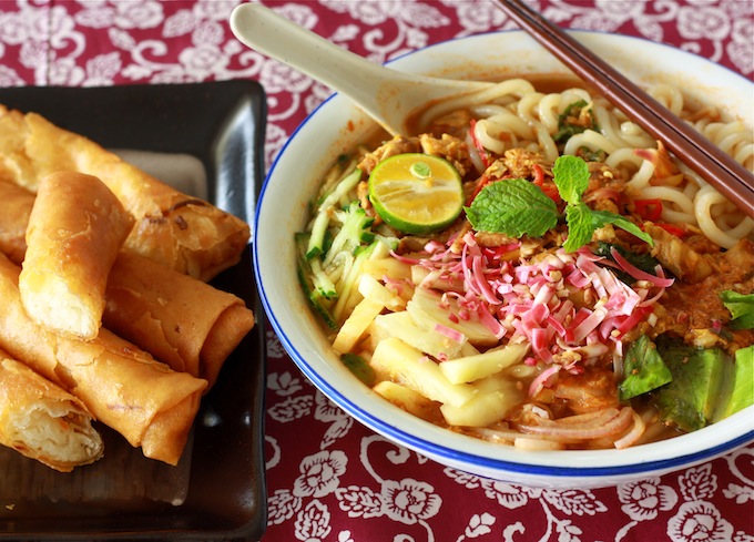 Penang's famous Asam Laksa - family recipe by SeasonWithSpice.com