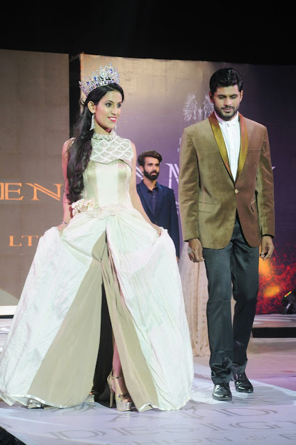 Mrs. Earth 2016 Priyanka Khurana Goyal walks the ramp as showstopper at Navi Mumbai Fashion Week 
