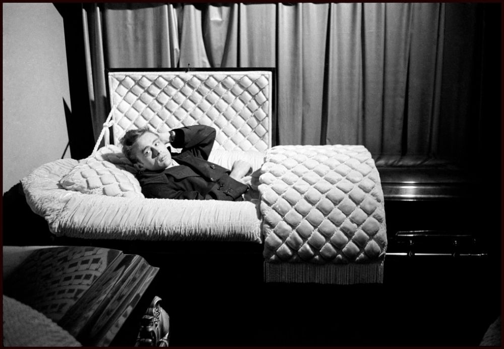 45 Intimate Photographs Capture Daily Life of James Dean in 1955