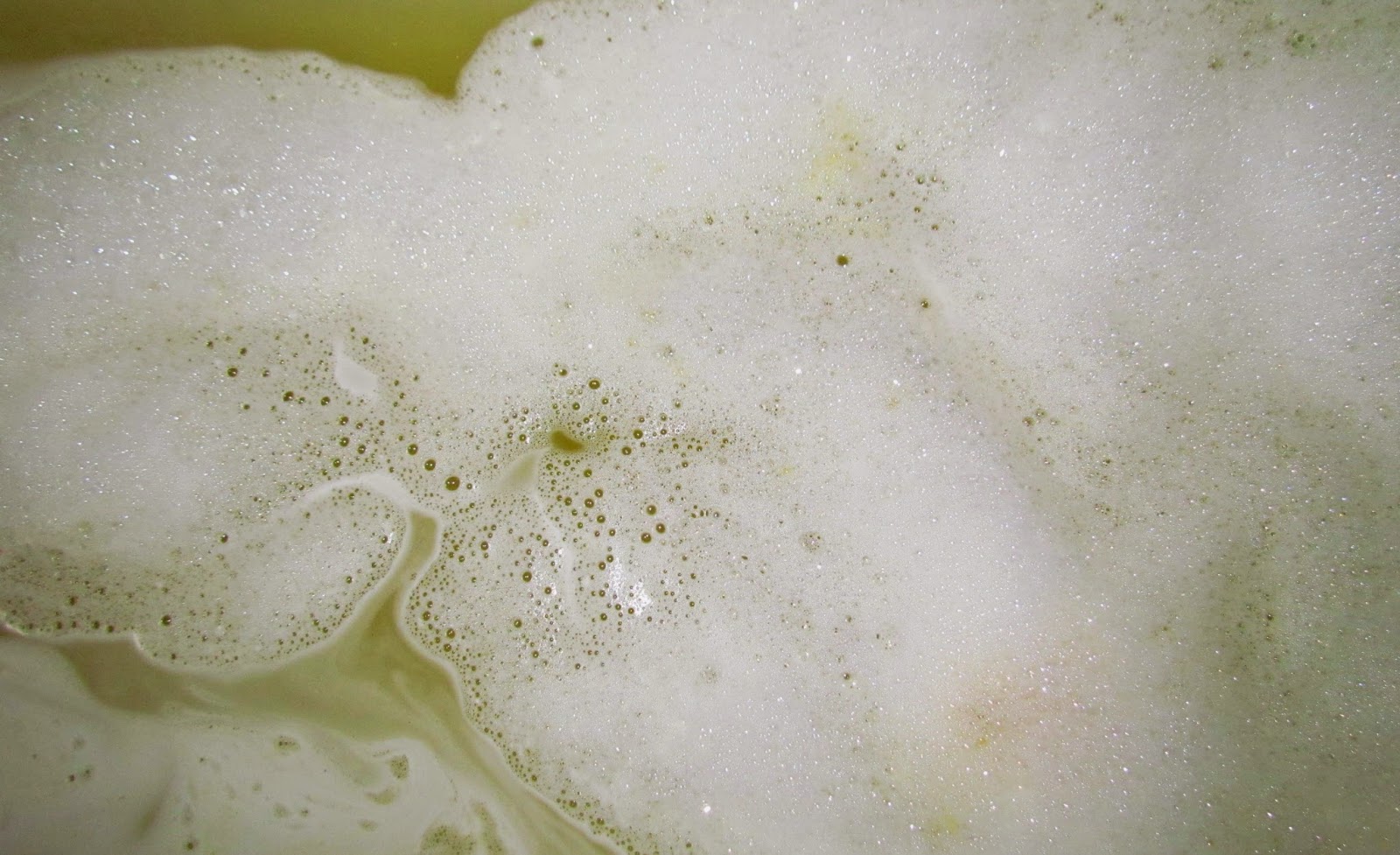 LUSH Golden Egg Bath Bomb/Melt ♥ Dolly Dowsie