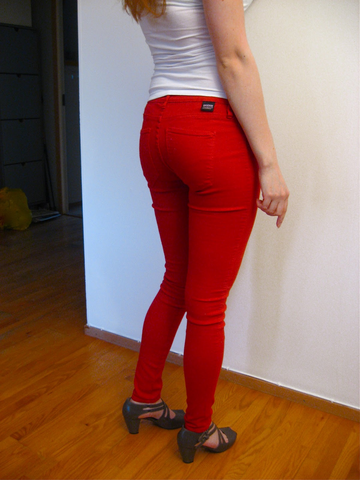 With love, Jill Punaiset farkut