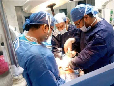  Doctors Remove Nails, Pens, Spoon From Stomach Of Woman With Medical Conditon Jolk2