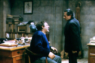 Roman Polanski as Police Inspector interrogates his idol Onoff (acted by Gérard Depardieu), A Pure Formality (1994) aka Una pura formalità, Directed by Giuseppe Tornatore