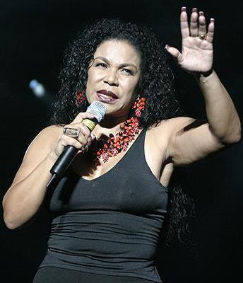 Eva Ayllón Foto de Eva Ayllón cantando