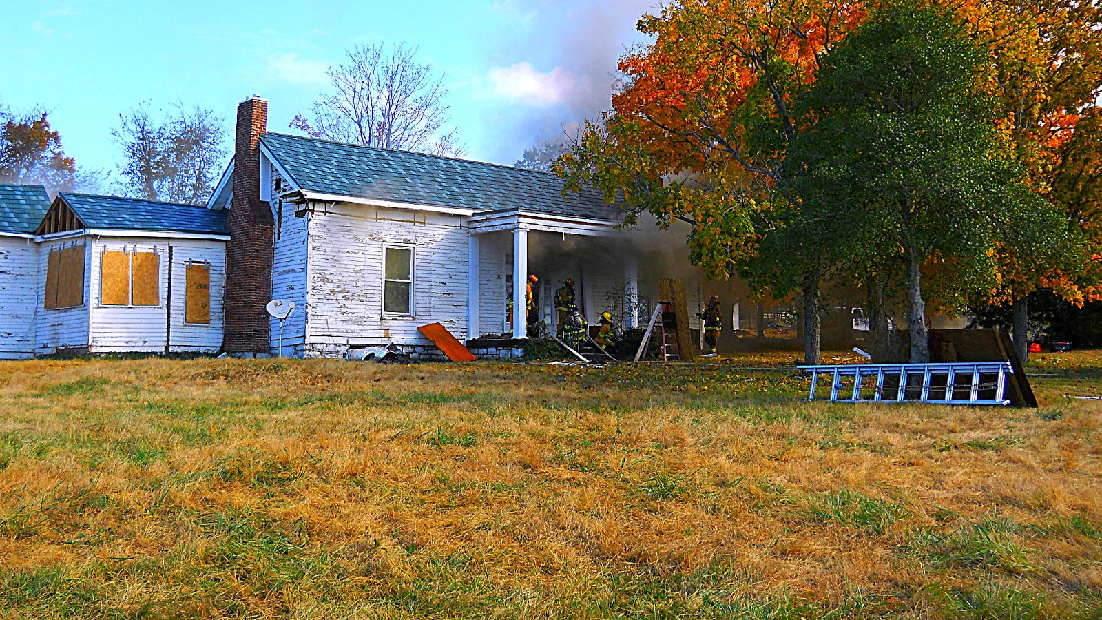 Brentwood Fire and Rescue BFR Training Burn on Split Log Road
