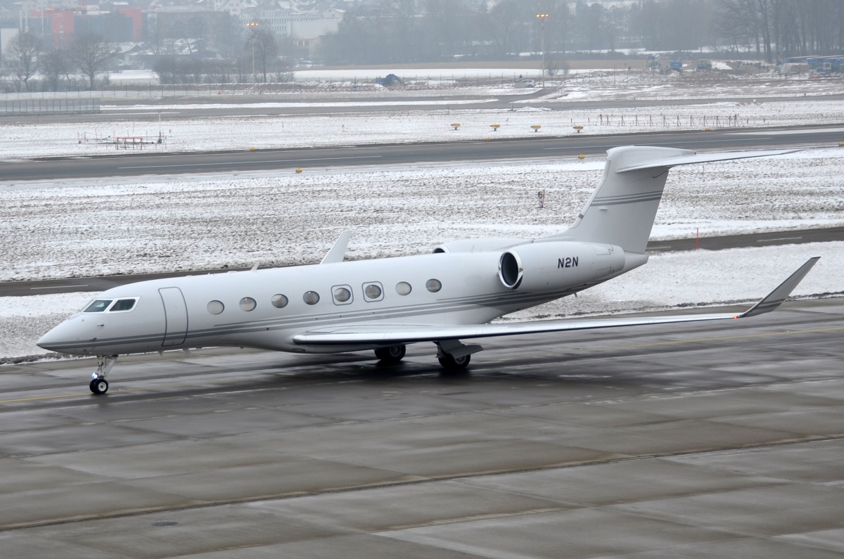 Flypictures N2N / Gulfstream G650 / Marmalade Skies LLC / Apple Inc.