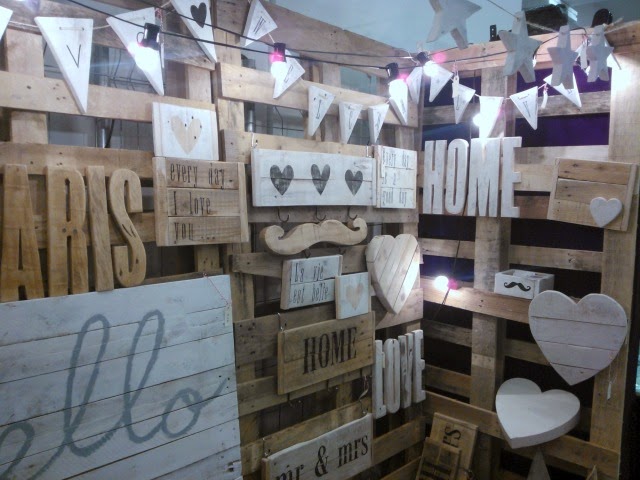 tablillas con mensajes y otros objetos hechos con madera reciclada por Atelier Vintage 50 funkypatch