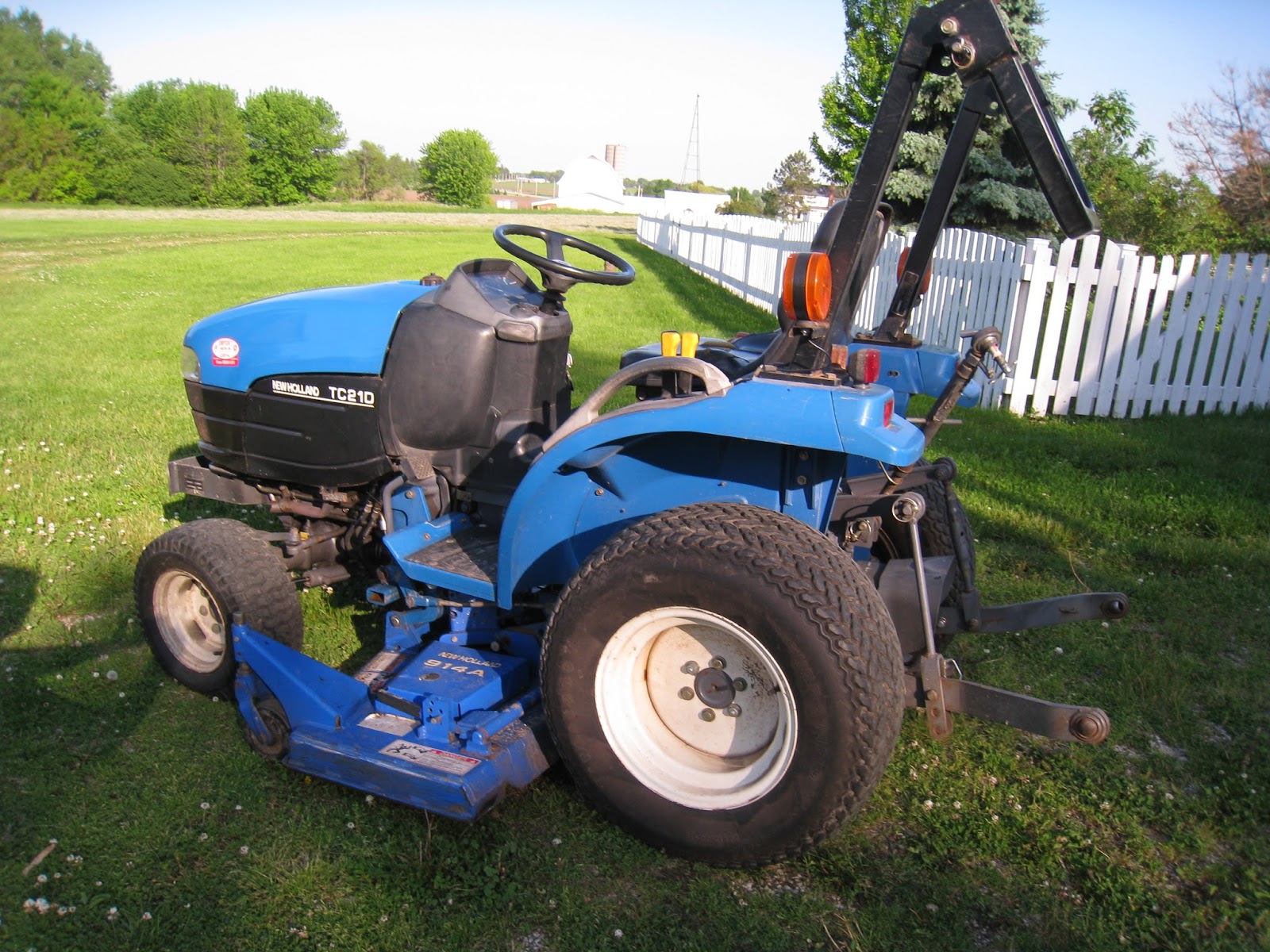 Tractor For Sale: 2001 New Holland TC 21D Tractor for Sale