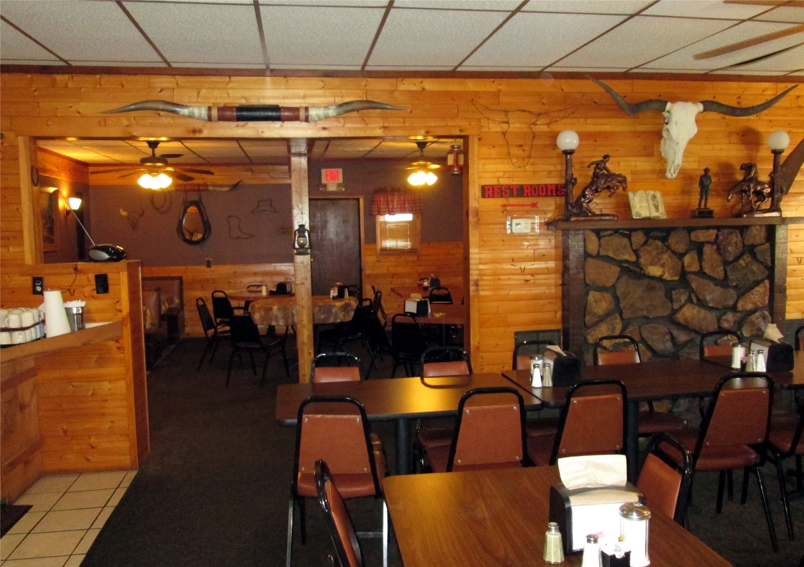 Forsythkid Longhorn Restaurant in Forsyth MO was enjoyable!