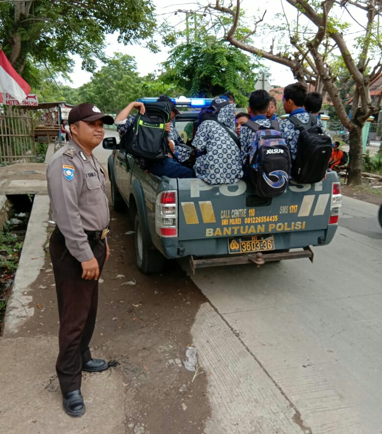 Siswa I Smpn 1 Cabang Bungin Diangkut Mobil Patroli Polsek Ini