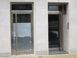 NORBEL CARPINTERIA METÄLICA Y ACERO INOXIDABLE: PUERTAS DE ENTRADA EN