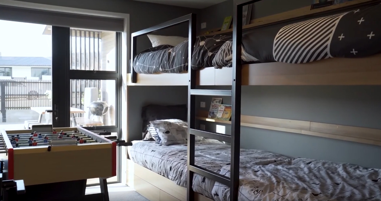 10 Photos vs. 35 Roche Street, Wanaka, Central Otago - High End Home & Interior Design Tour