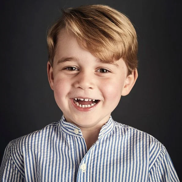 Kensington Palace published a new portrait of celebrating fourth birthday of Prince George. Kate Middleton