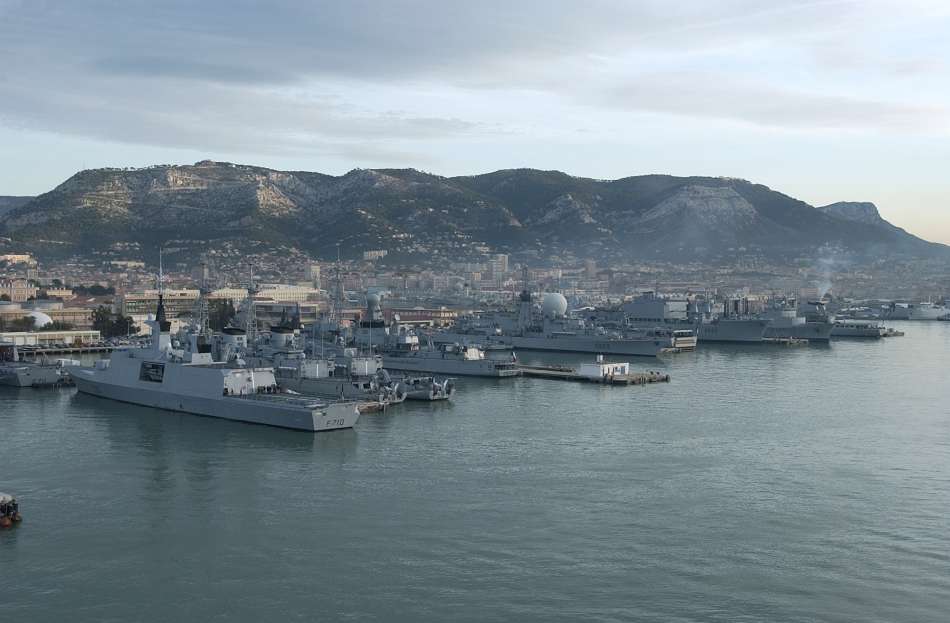 Coronel Von Rohaut Y esta es la "Base Navale de Toulon"