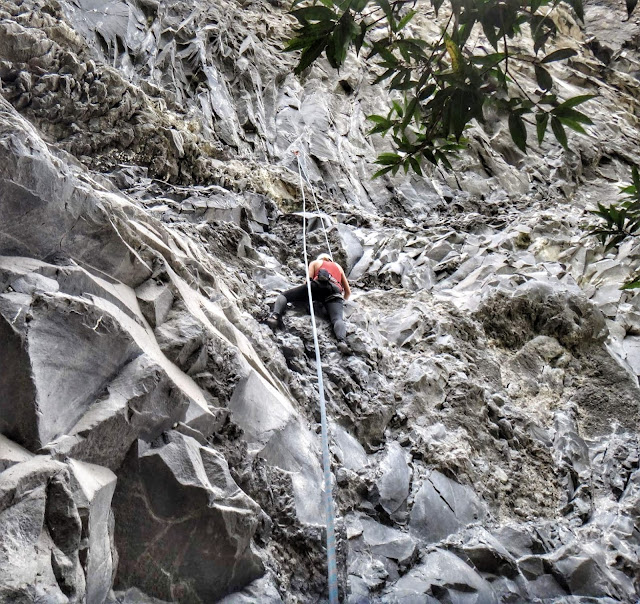 Michi um die Welt: einige Tage im Extremsportzentrum von Ecuador: Wandern, Wasserfälle, Klettern, Thermalquellen