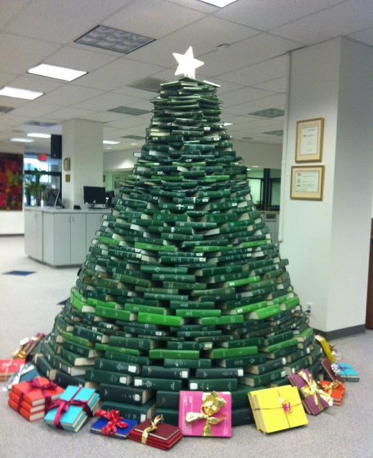 Photo : 図書館のクリスマスツリー