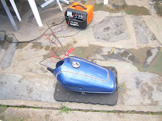 Rust removal Fuel tank with electrolysis