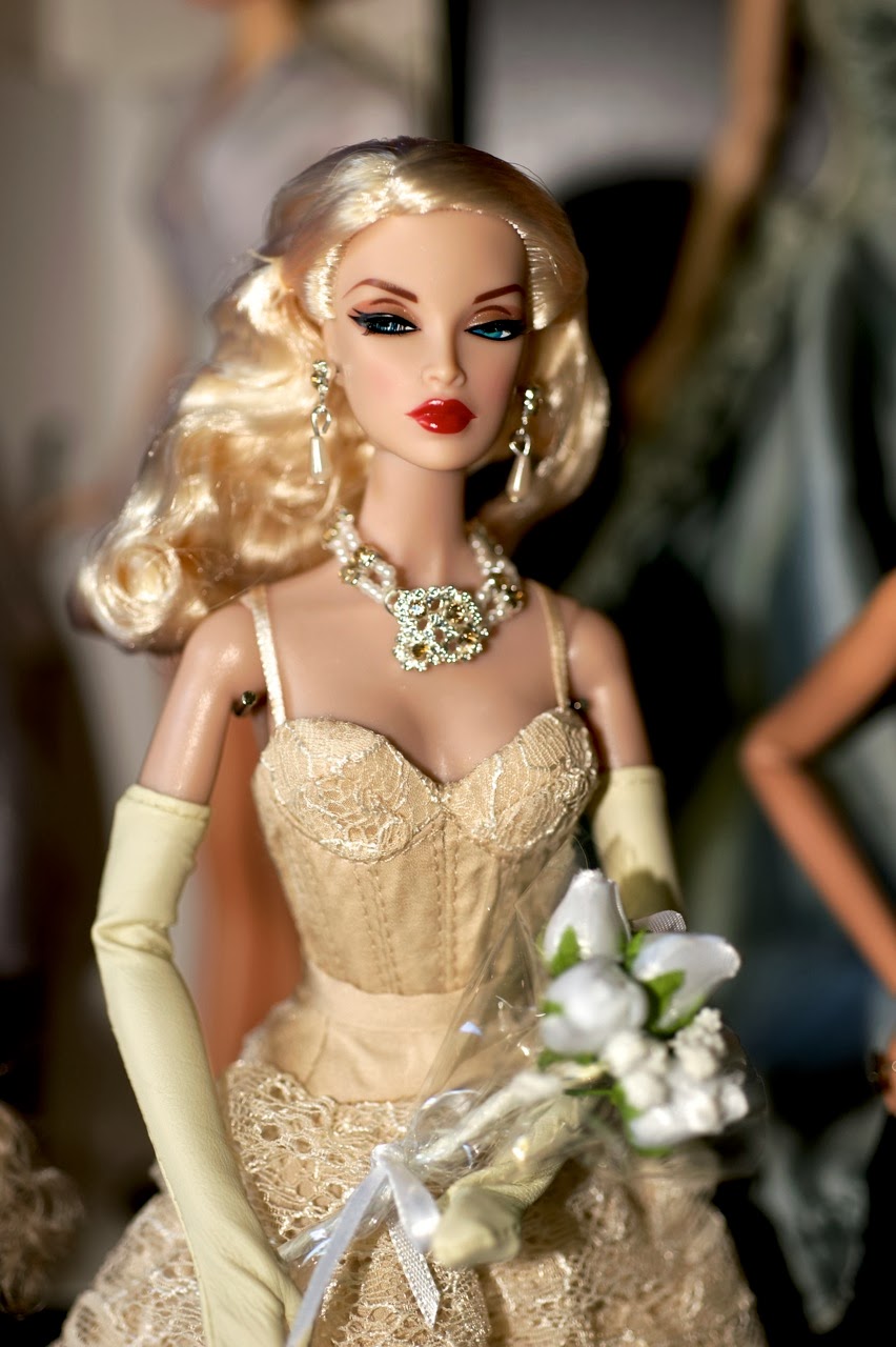 THE FASHION DOLL REVIEW Why are those convention dolls so darn expensive?