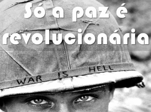 Soldado com a inscrição "guerra é inferno" no capacete. Da série "só a paz é revolucionária", publicada por Augusto de Franco no Facebook. 