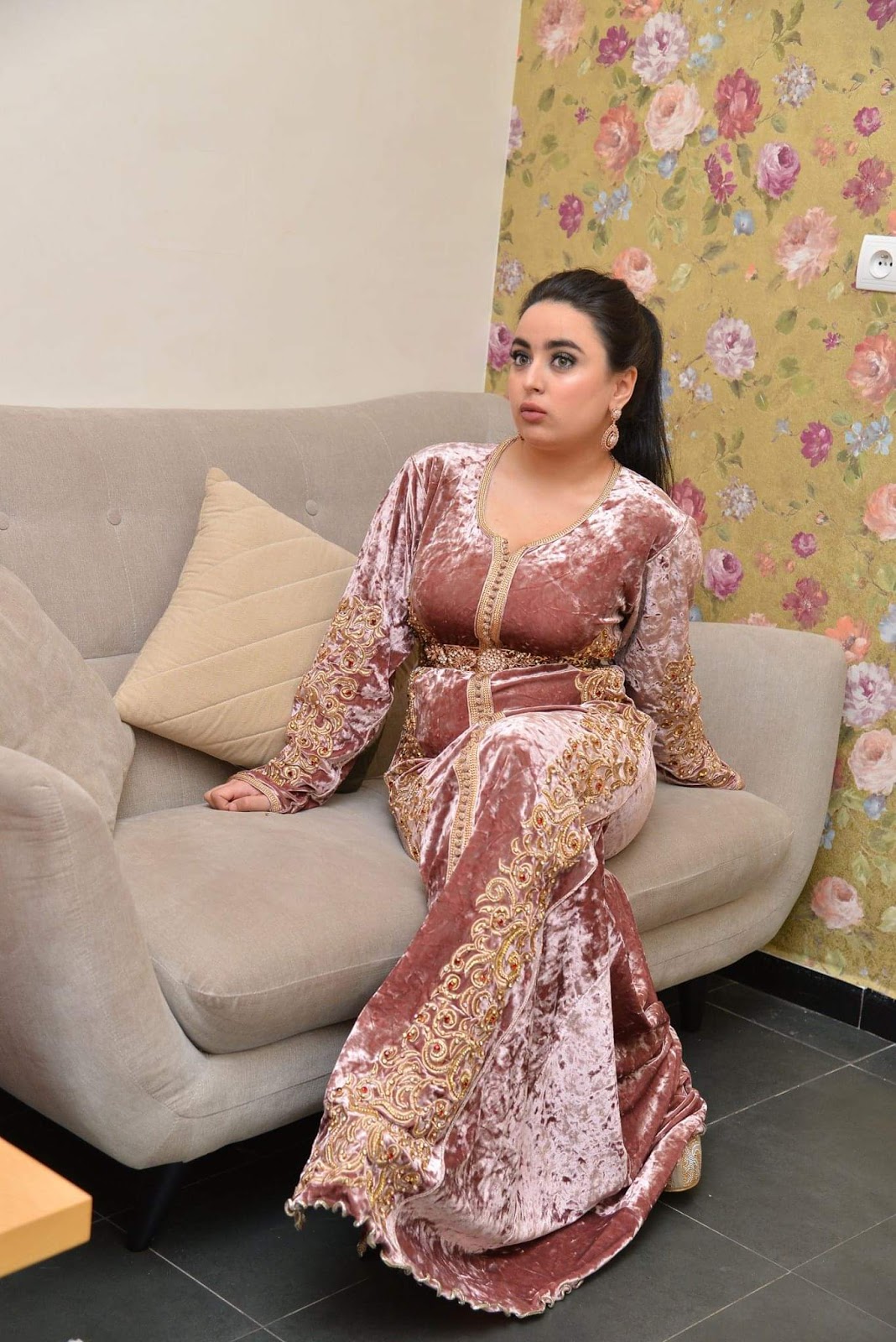 من أروع موديلات قفاطين مغربية بثوب الموبرة الراقي