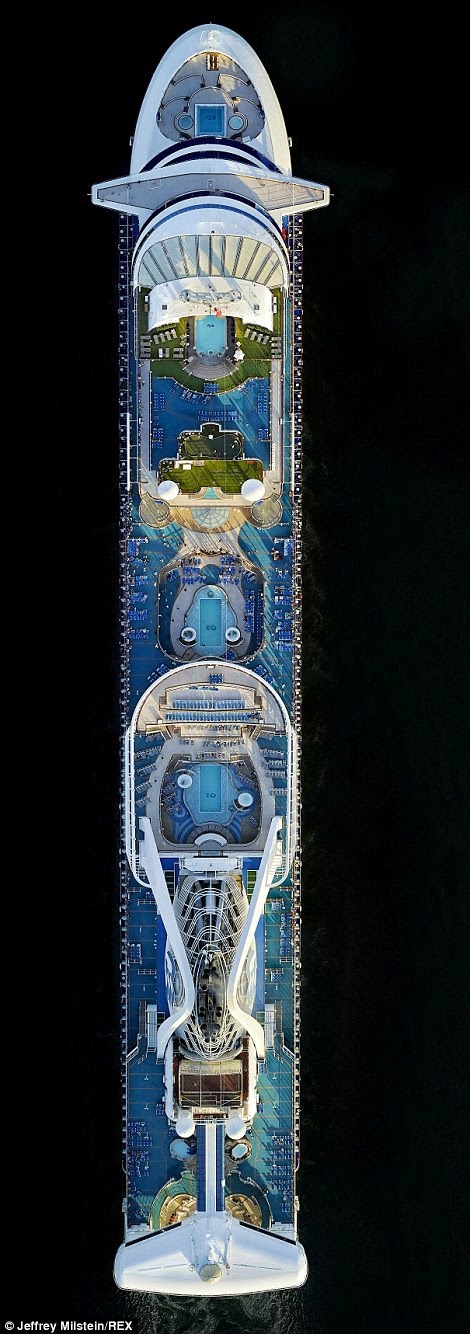 سفن سياحية عملاقة
