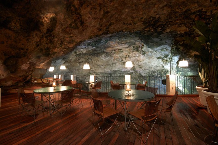 Grotta Palazzese - ресторан у моря 12