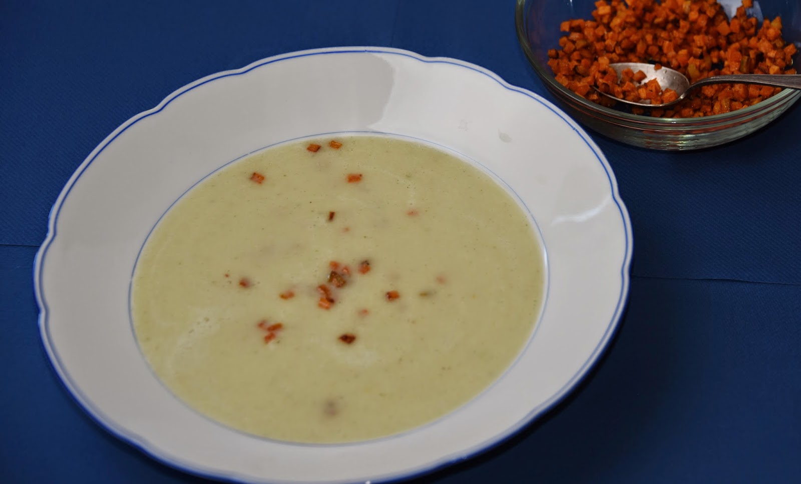 Petersilienwurzelcremesuppe mit Karotten Croutons - Tárkonyos ...
