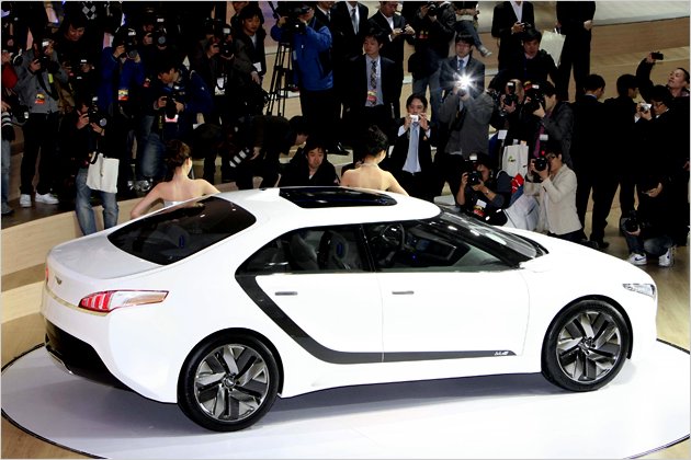 Garage Car: Hyundai Blue2 Concept Live - Futuristic concept vehicle ...