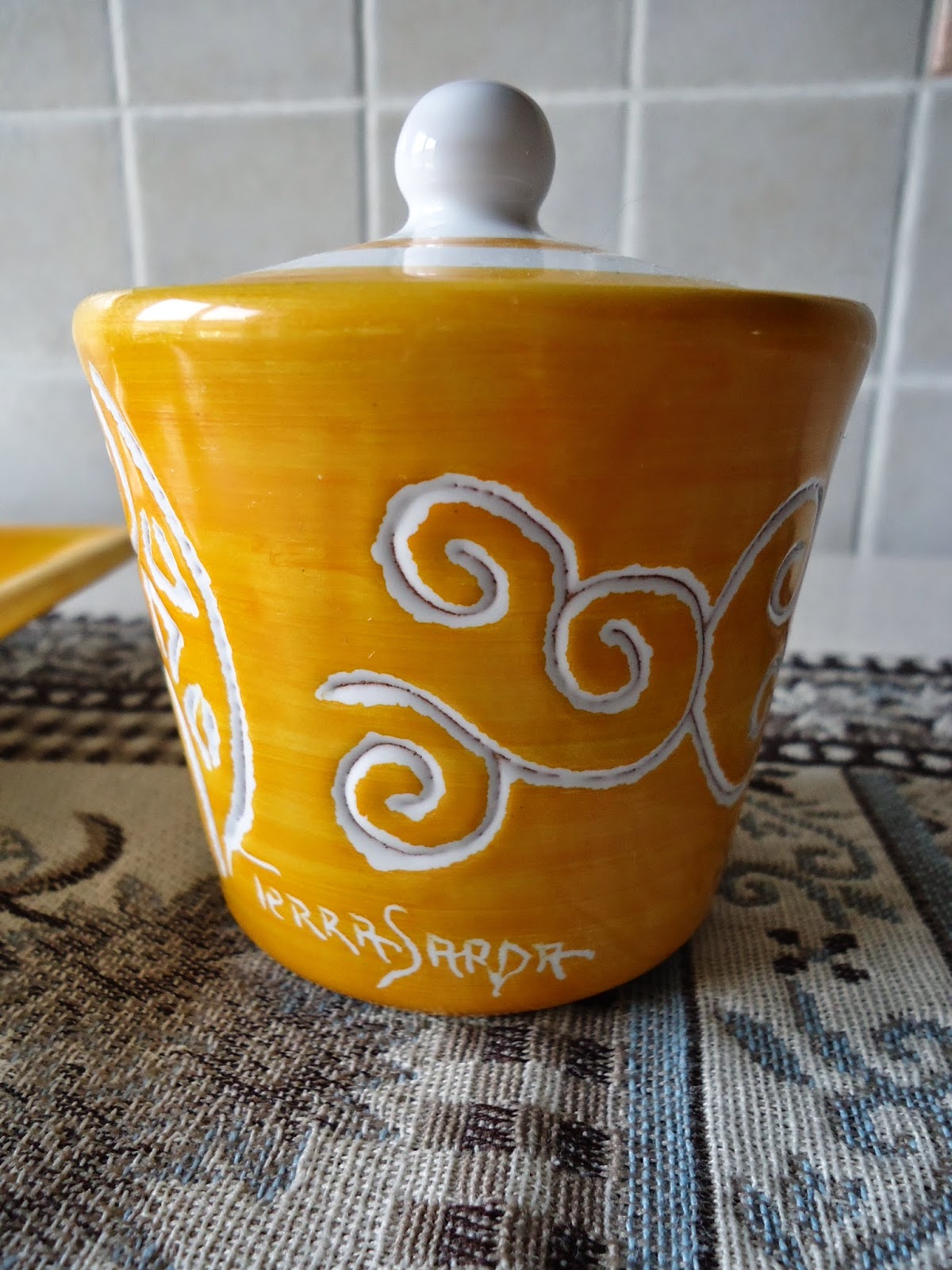 Una mamma sprint a 360 gradi Ceramiche Terra Sarda... l'inconfondibile stile sardo!