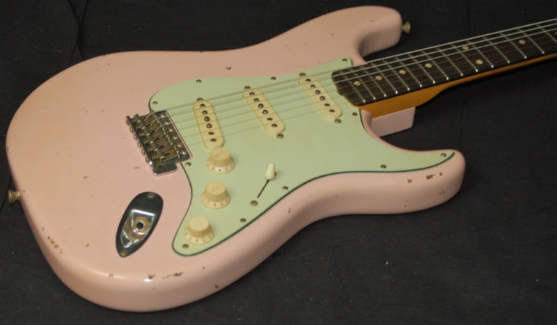 Squier hello Kitty Stratocaster