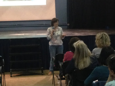 Eva Bartolomé habló de qué son y para qué sirven los reflejos primitivos. Para la asociación Laztana