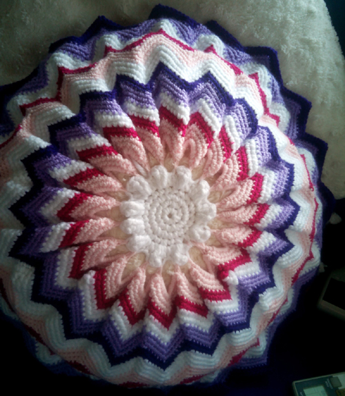 Pretty Fluted Cushion in Crochet - Free Pattern