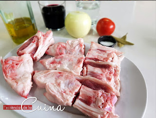 Peus de Porc estofats, cuina casolana, l'essencia de la cuina, blog de cuina de la sònia