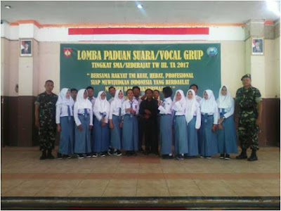 DANRAMIL 13/SUKODONO DAMPINGI SISWA  SMA N 1 SUKODONO LOMBA DALAM RANGKA KOMSOS KREATIF DI KODIM SRAGEN
